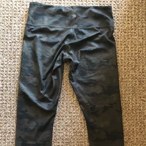 Lululemon Camo Crop Leggings